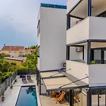 Aurea Apartment *