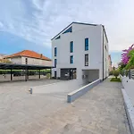 Aurea Apartment *