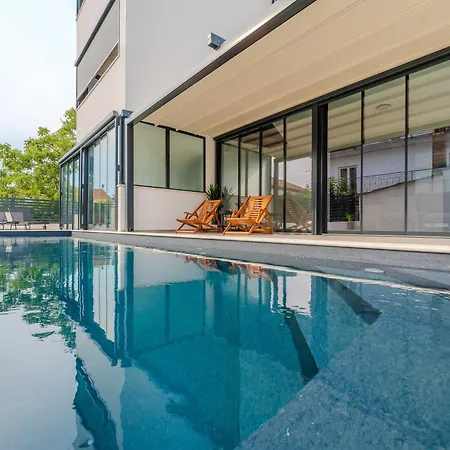 Aurea Apartament *